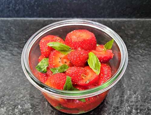 Salade de fraises au basilic : un dessert original tout en fraîcheur