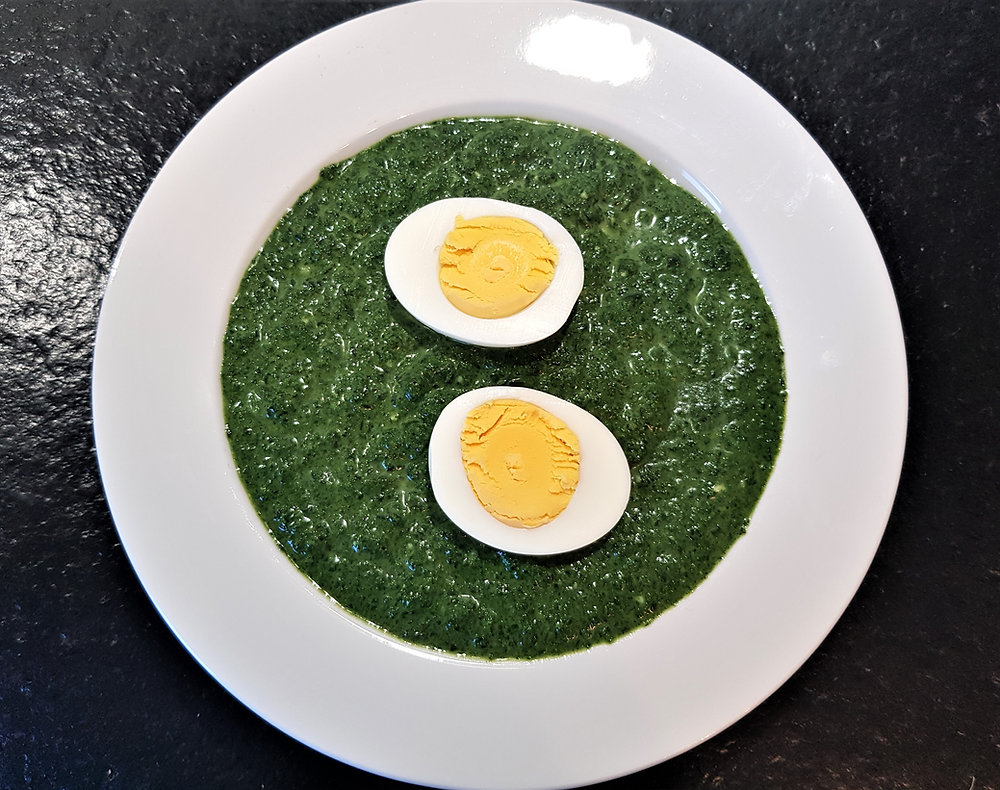 Pâques : Œufs servis à la hongroise sur des épinards mi-soupe mi-purée - spenótfőzelék