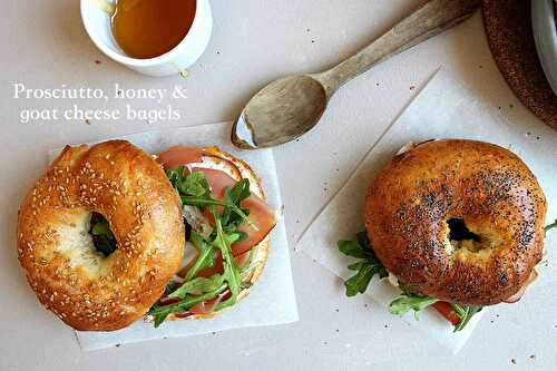 Bagels au jambon cru, fromage de chèvre frais et miel