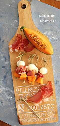 Brochettes estivales : jambon cru, mozzarella et melon