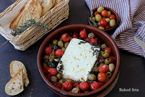 Feta cuite au four aux olives et tomates cerises