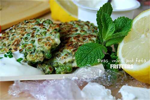 Galettes aux petits pois, menthe et féta sauce au yaourt