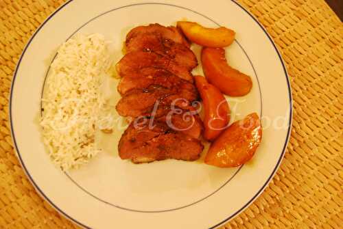 Magret de canard mariné au miel et pêches roties