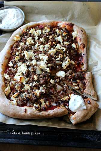 Pizza à l'agneau et à la feta