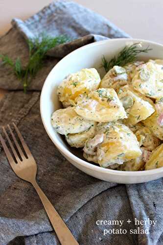 Salade de pommes de terre crémeuse aux herbes fraîches