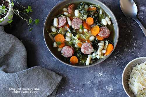 Soupe aux saucisses fumées et haricots blancs