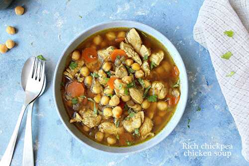 Soupe de poulet et pois chiches aux épices