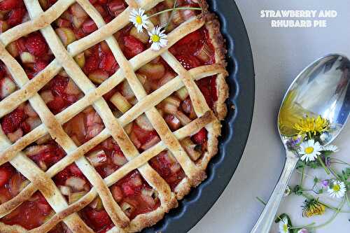 Tarte à la fraise et à la rhubarbe