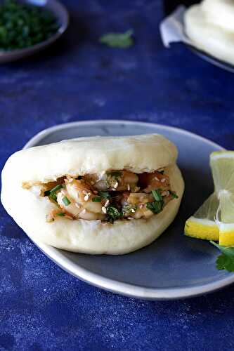 Gua bao aux crevettes à l'ail et au piment