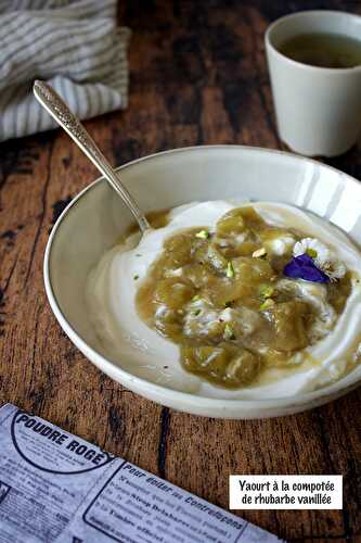 Fromage blanc à la compotée de rhubarbe vanillée