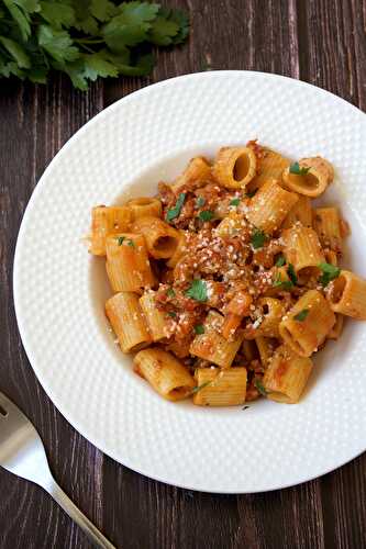 Rigatoni à la sauce tomate et à la chair à saucisse