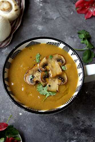 Soupe à la courge et aux champignons de Paris