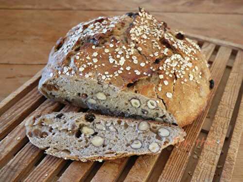 Pain de seigle sans pétrissage aux raisins secs et noisettes - Try this !