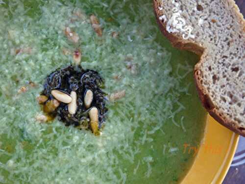 Soupe de courgettes, pignons et basilic - Try this !