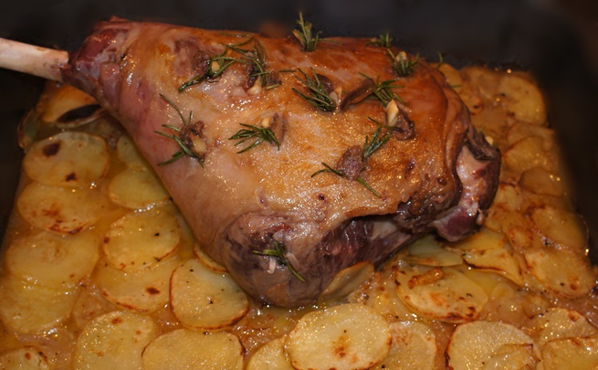 Agneau au romarin, à l'ail confit