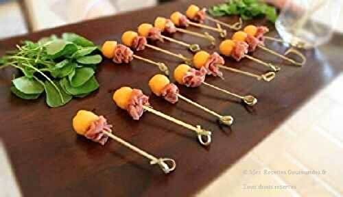 Brochette de melon, et speck