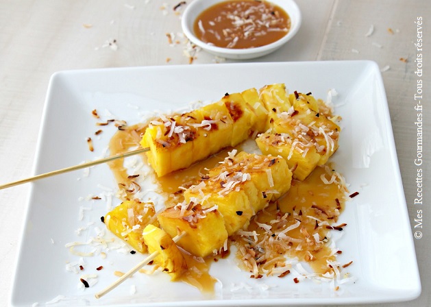 Brochettes d'ananas grillé ,sauce au caramel