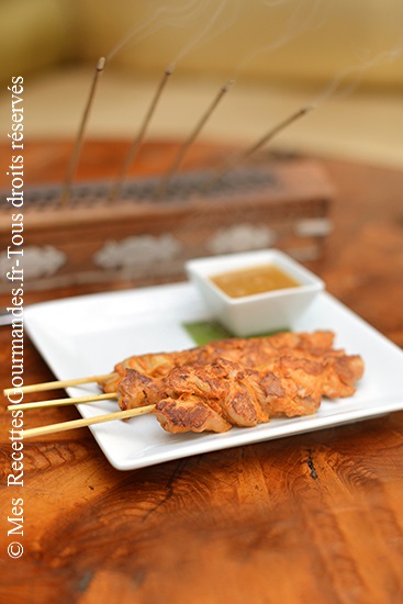 Brochettes de poulet a la sauce cacahuetes