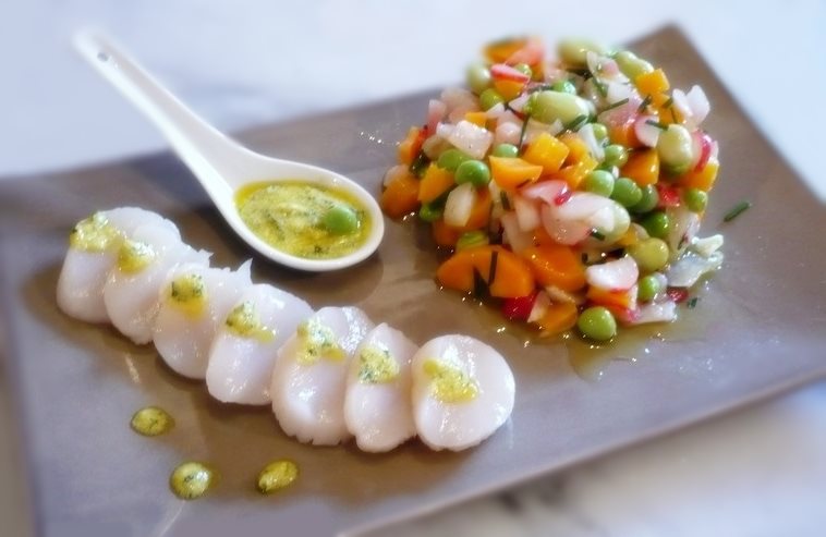 Carpaccio de St-Jacques  au pesto et dôme de légumes