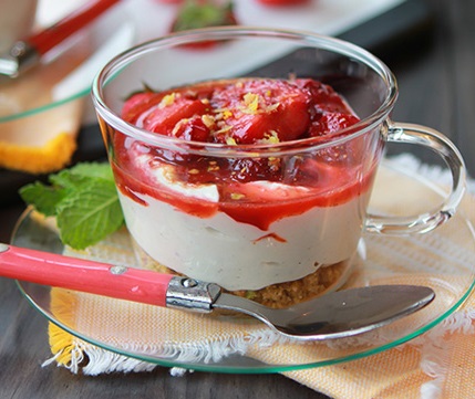 Coupe de fraises et spéculos à la crème fouettée