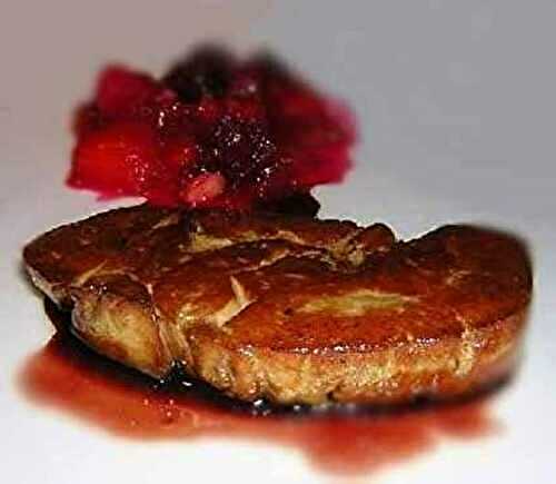Foie gras poêlé et compote de fruits épicée