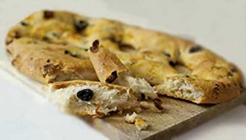 Fougasse aux lardons et aux olives