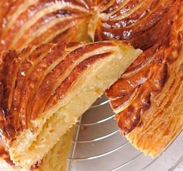 Galette des rois au abricot-amandes