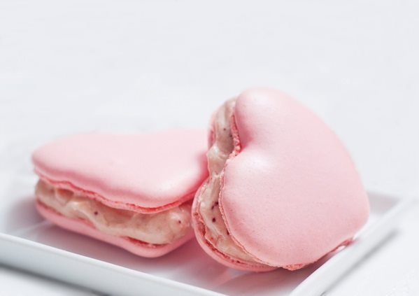 Macaron Saint Valentin Fraise & Chocolat blanc