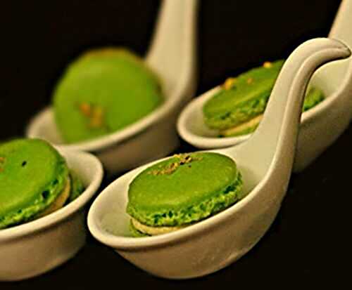 Macaron wasabi et a la  mousse de saumon