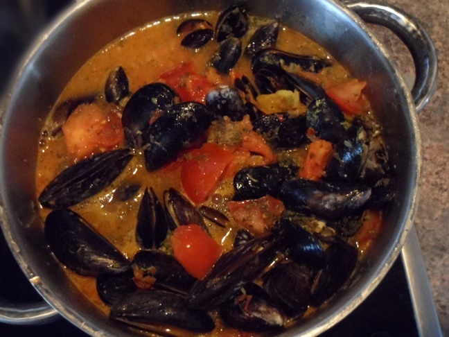 Moules aux tomates et  sambal oelek