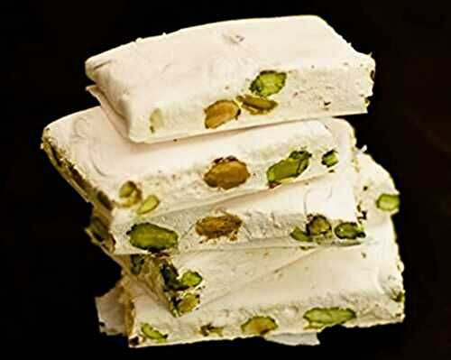 Nougat aux amandes, pistaches et miel