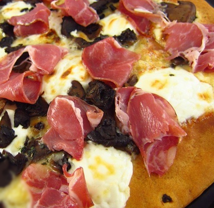 Pizza bianca con coppa