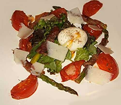 Salade d'asperges poêlées et œuf mollet