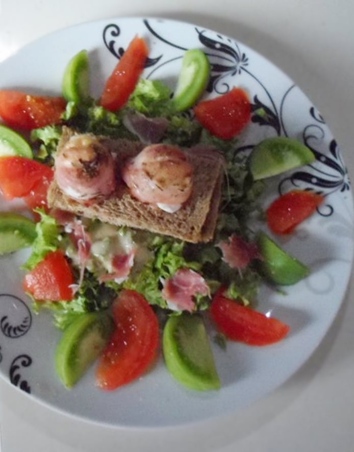 Salade de chèvre chaud au lardon et miel