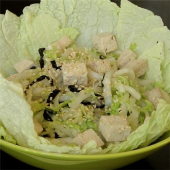 Salade de chou chinois au tofu et algues