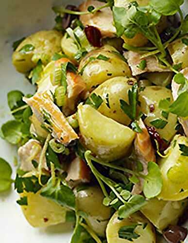 Salade de pommes de terre ,saumon et sauce blanche