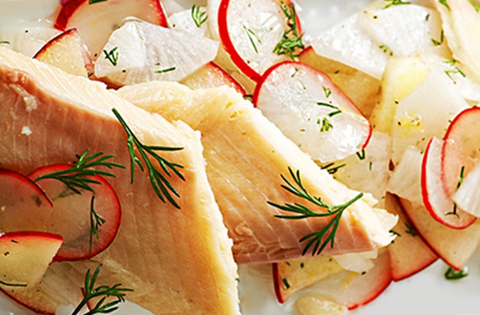 Salade de Truite fumée , radis et pommes