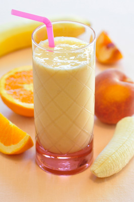 Smoothies Orange, pêche, bananes