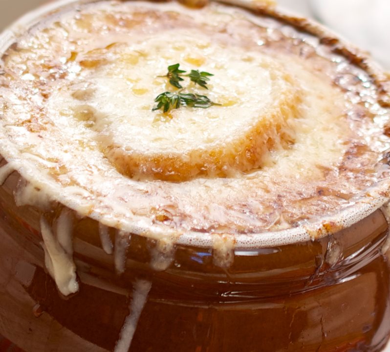 Soupe à l’oignon gratinée au Beaumont de Savoie