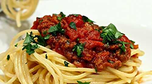 Spaghetti à la sauce bolognaise au vin rouge