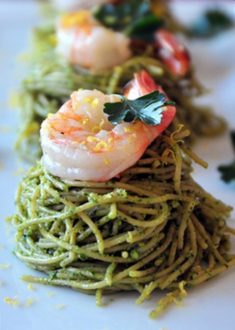 Spaghetti aux crevettes et pesto d’épinards