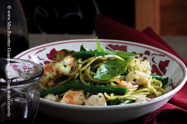 Spaghetti pesto d’enfer  au  Crevettes et poissons