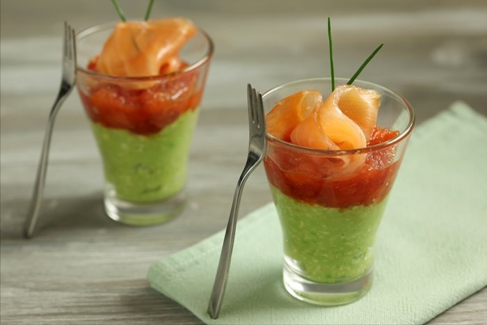 Verrine d'avocat,pamplemousse et saumon fumé