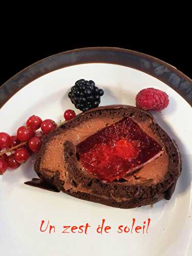 Bûche chocolat, fraises