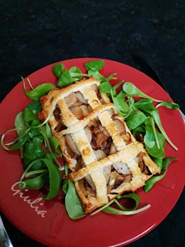 Feuilletés  boudin blanc truffé et  compotée pommes échalotes