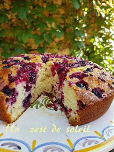 Gâteau au yaourt et fruits rouges