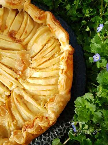 Tarte amandine, pommes, cannelle