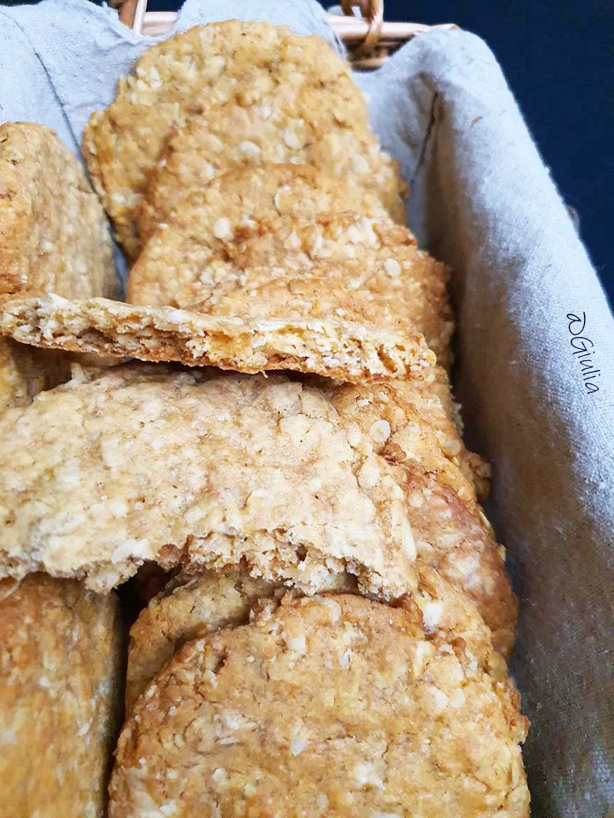 Biscuits aux  flocons d’avoine et miel