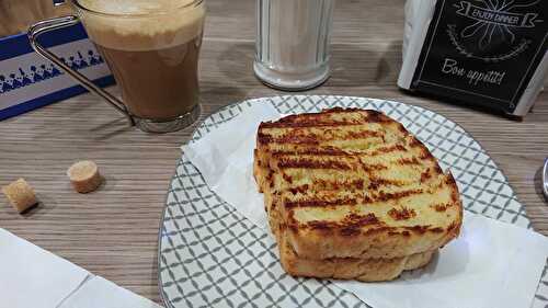 Torradas de manteiga ou tartines de beurre à la portugaise