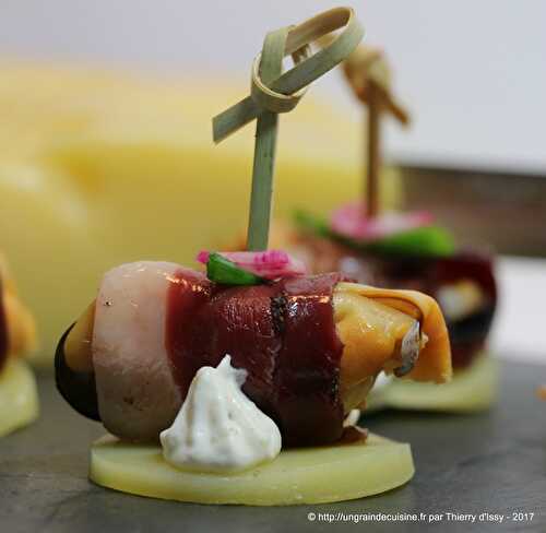 Amuse-bouche à l'emmental de Savoie façon terre-mer.